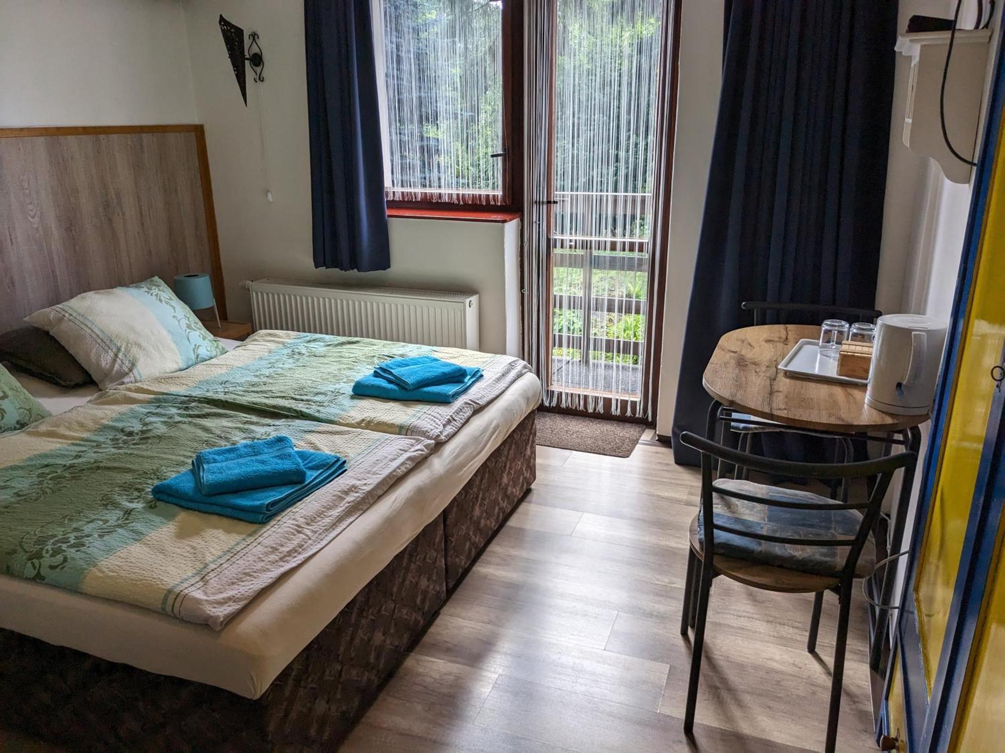Bed And Breakfast Tvrz Velká Bukovina Exteriör bild
