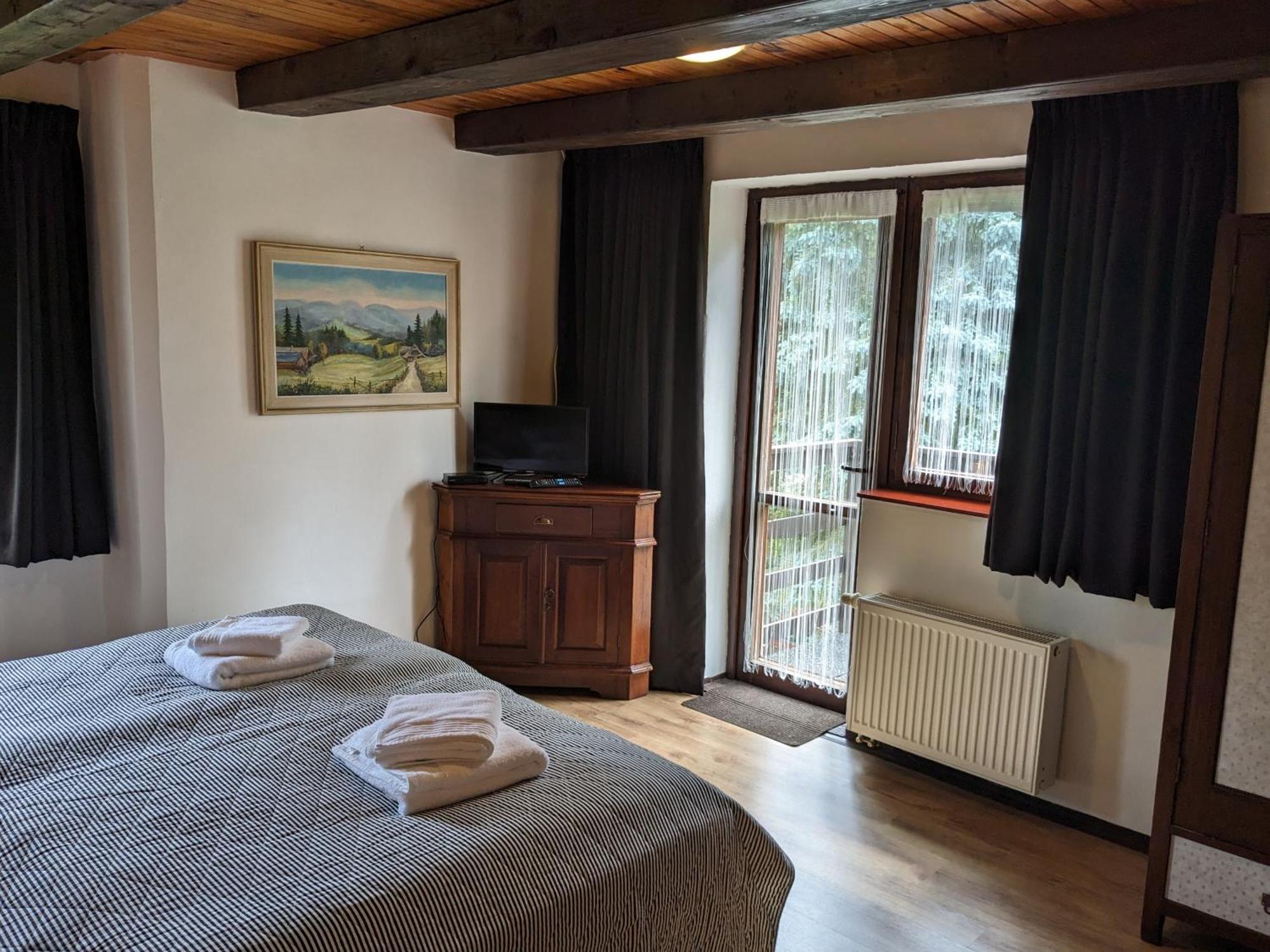 Bed And Breakfast Tvrz Velká Bukovina Exteriör bild