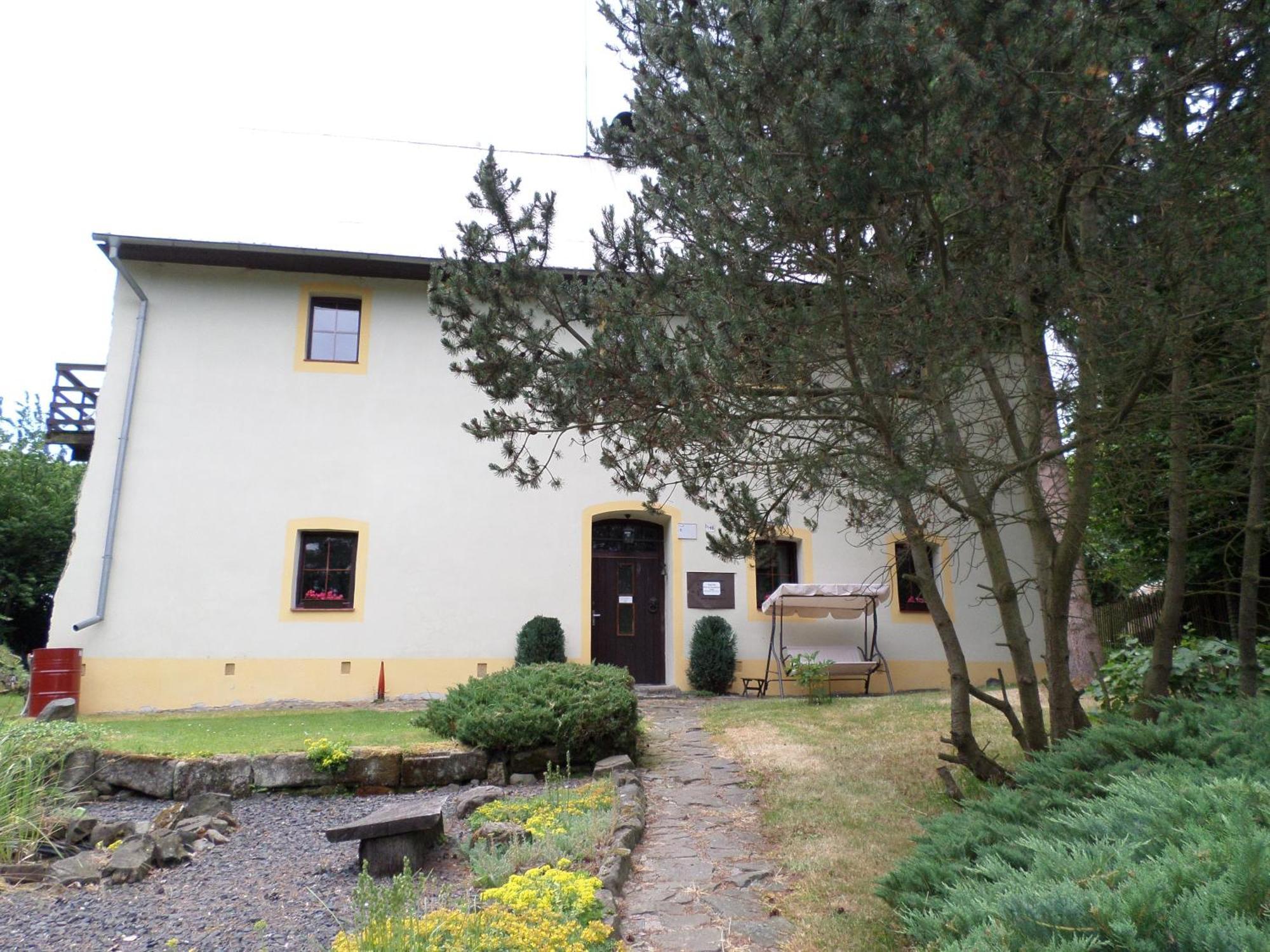 Bed And Breakfast Tvrz Velká Bukovina Exteriör bild