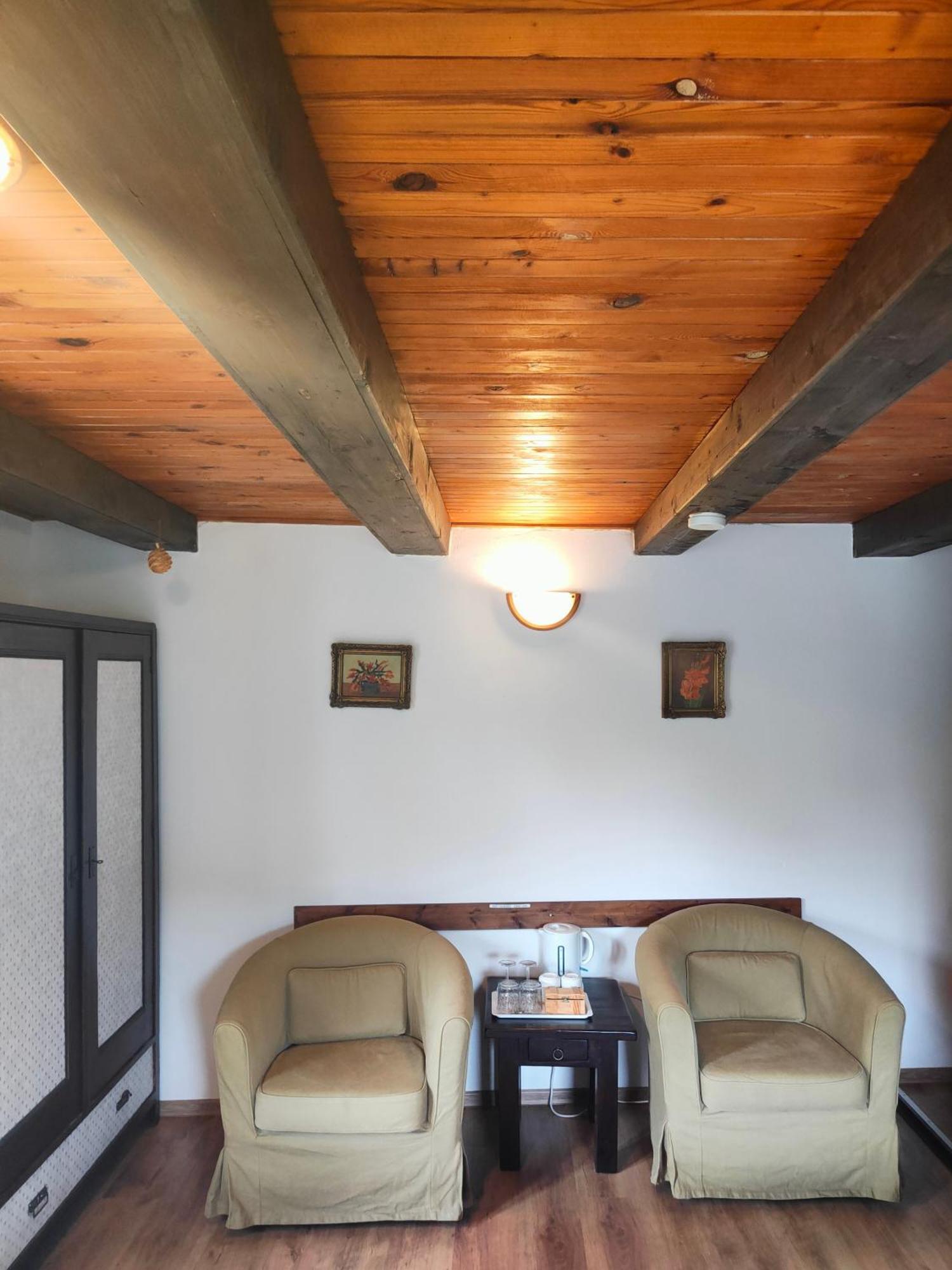 Bed And Breakfast Tvrz Velká Bukovina Exteriör bild