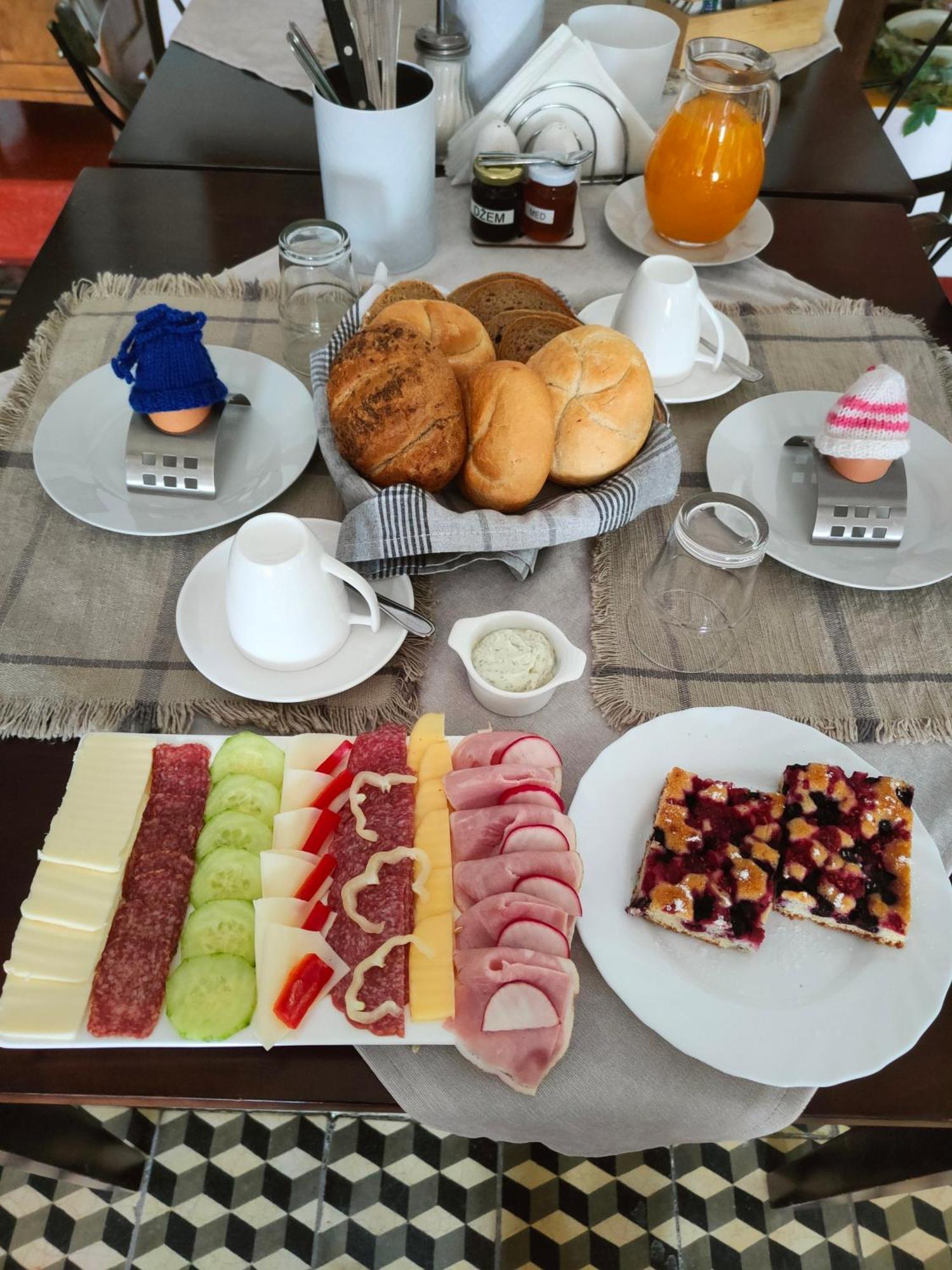 Bed And Breakfast Tvrz Velká Bukovina Exteriör bild