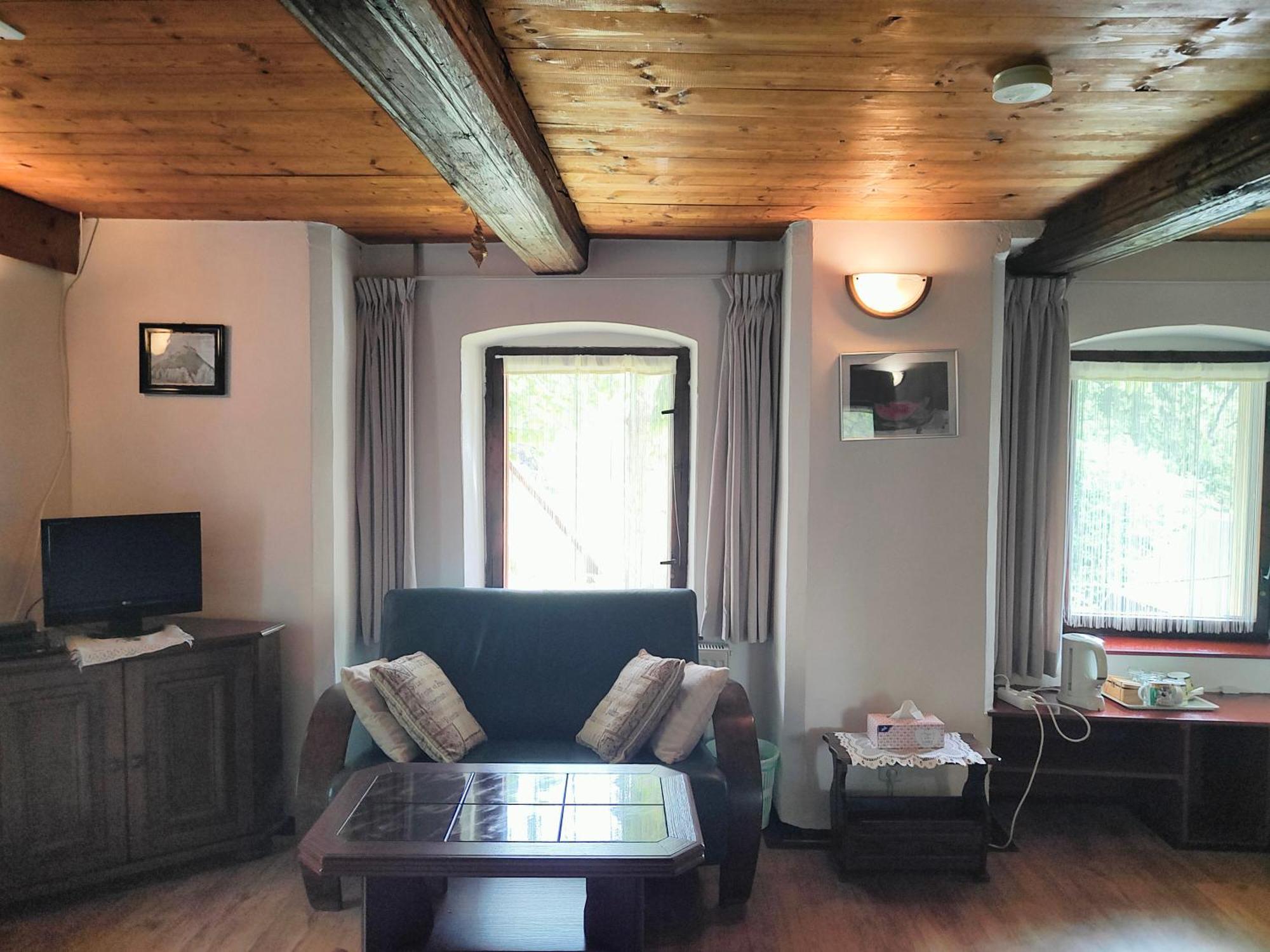 Bed And Breakfast Tvrz Velká Bukovina Exteriör bild