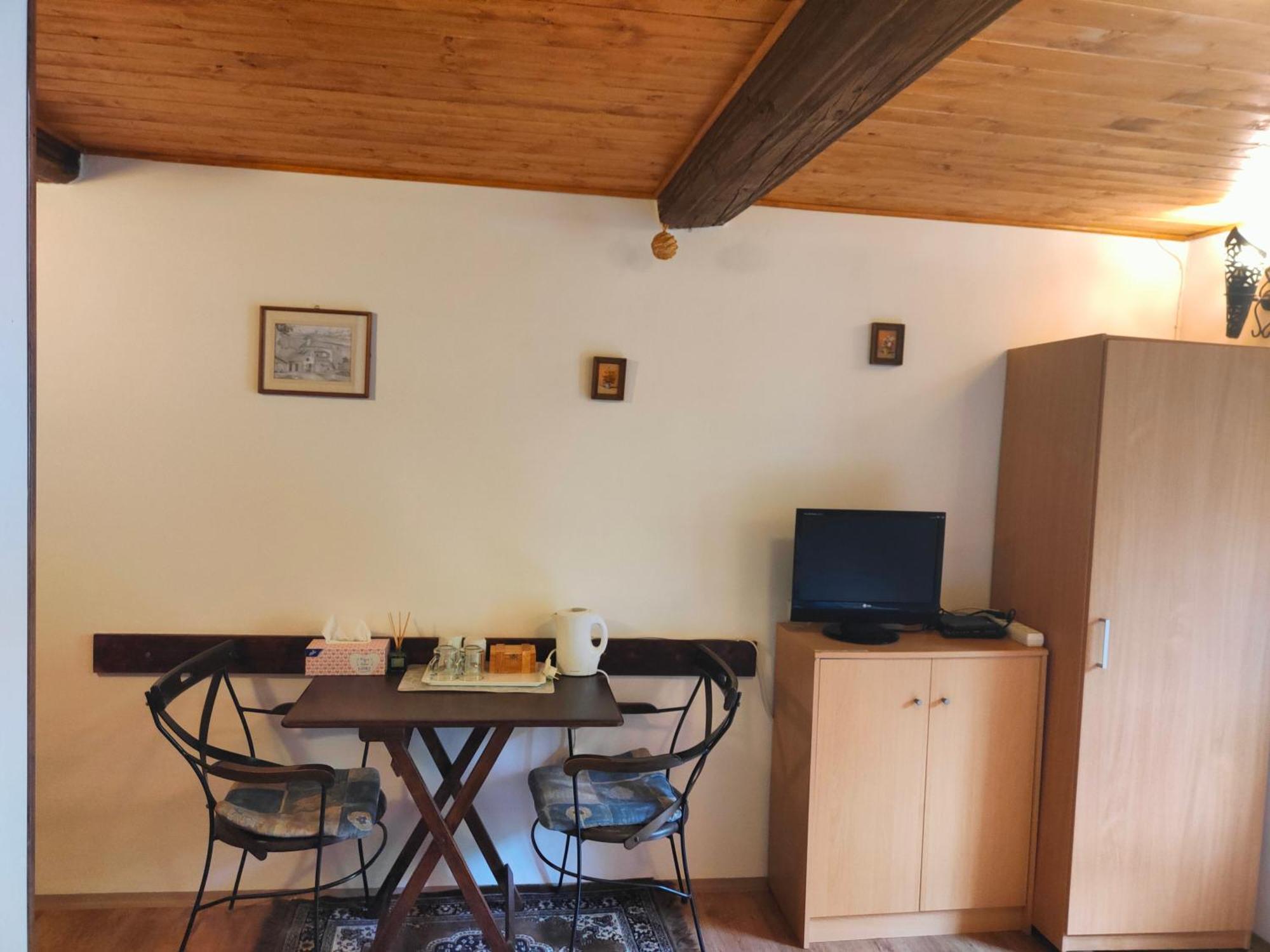 Bed And Breakfast Tvrz Velká Bukovina Exteriör bild