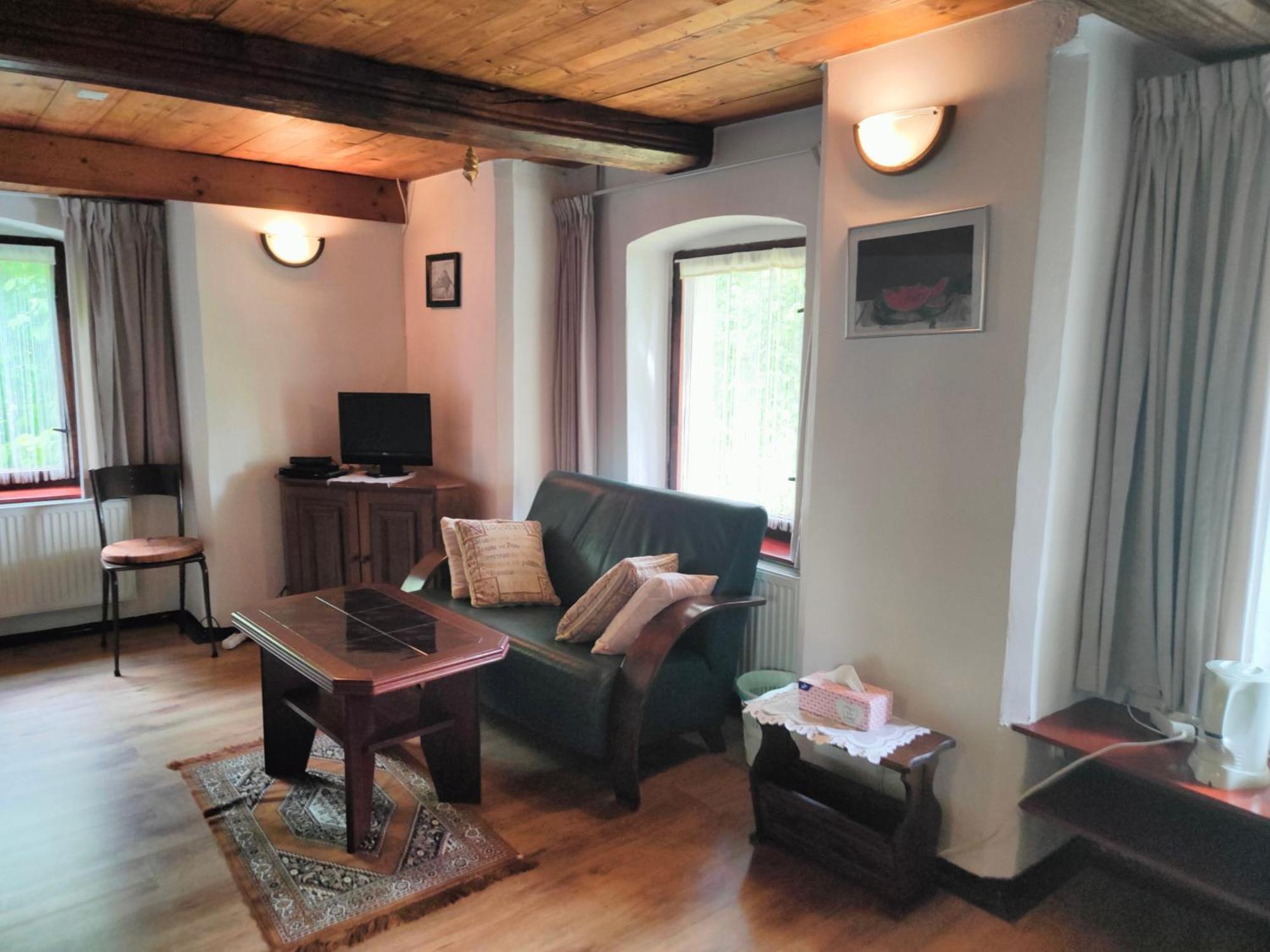 Bed And Breakfast Tvrz Velká Bukovina Exteriör bild